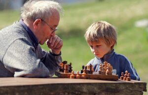 Lorsqu’un proche plus âgé souffre d’une maladie neuro dégénérative, comment s’y prendre avec les plus jeunes ?