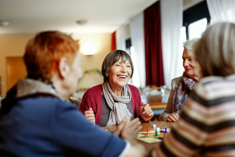 Comment faire valoir les droits de son proche en Ehpad et auprès du service à domicile ?