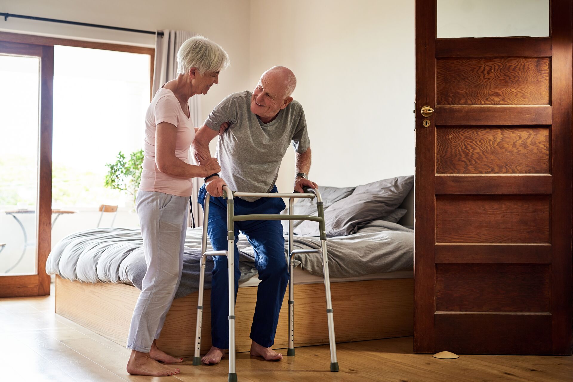 Maladie de Parkinson : aider votre proche lors des blocages de la marche