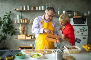 Proches aidants : cuisiner avec son proche pour stimuler le cerveau